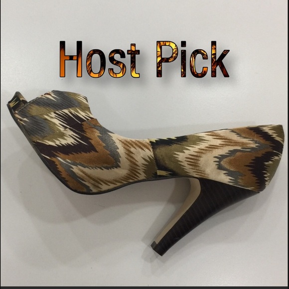 Host Pick✨Madden Girl Fabric Heels - Picture 1 of 6